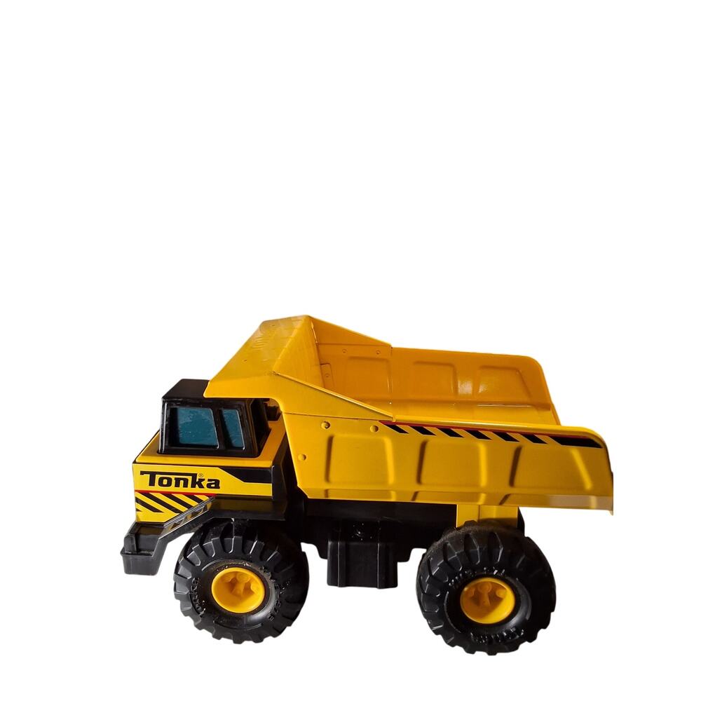 TONKA TOUGH MIGHTY DUMP TRUCK
